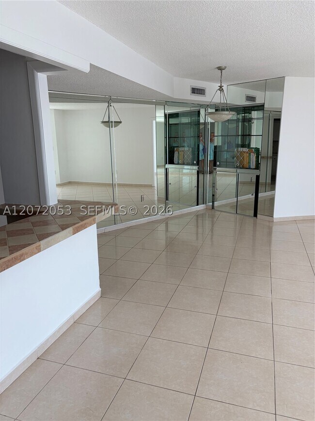 Foto del edificio - 1200 NE Miami Gardens Dr