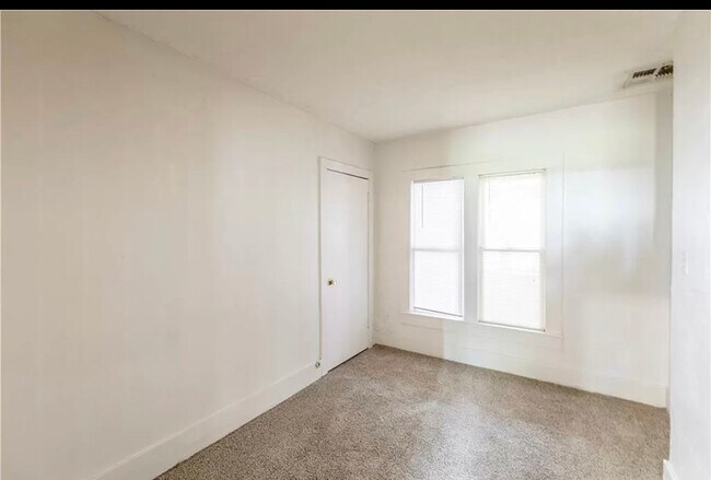 Foto del edificio - 904 W B Ave