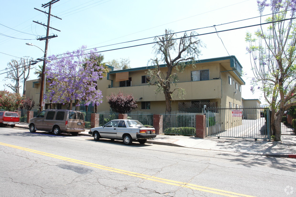 Foto principal - 8808 Langdon Ave