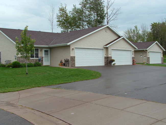 Building Photo - Country Meadows Apartments