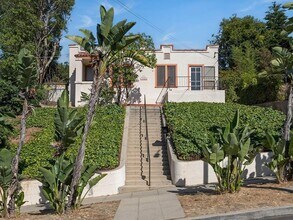 Building Photo - 1044 Manzanita St