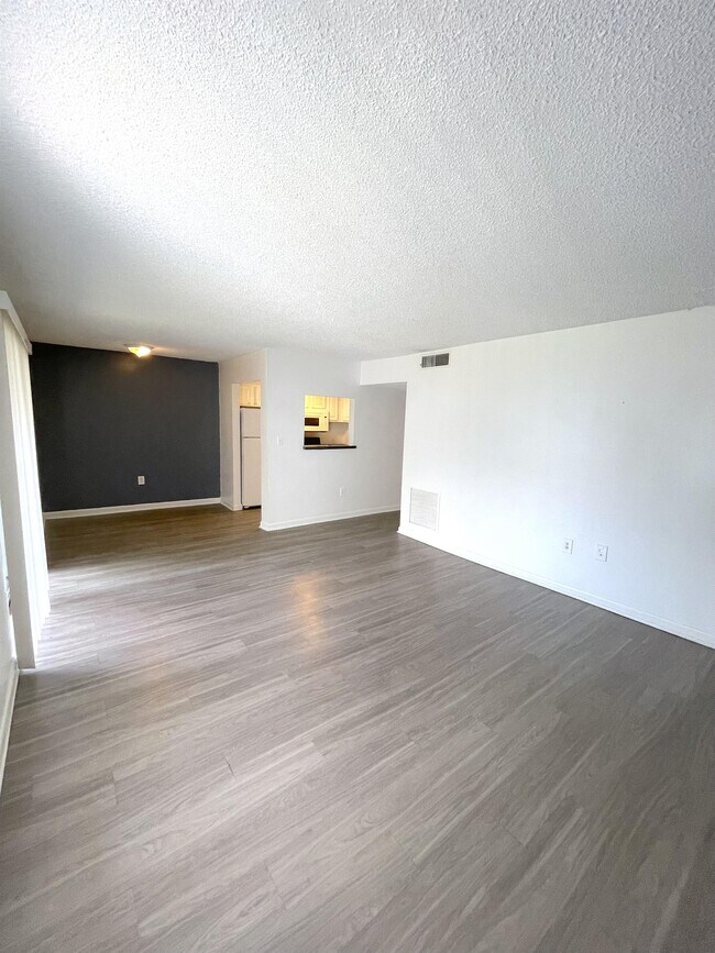 Building Photo - 2565 N Alafaya Trail