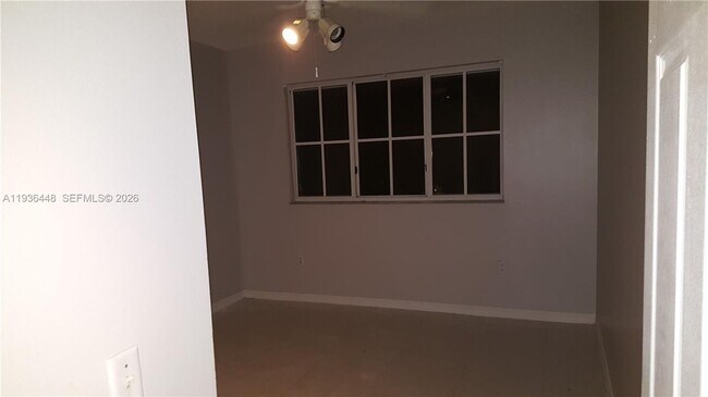 Foto del edificio - 2452 Centergate Dr