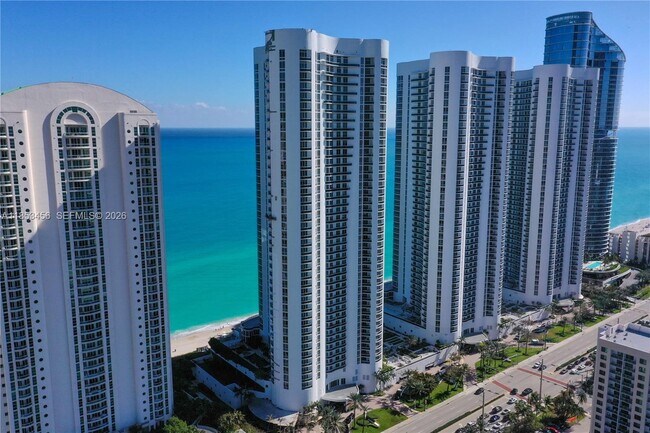 Building Photo - 16001 Collins Ave