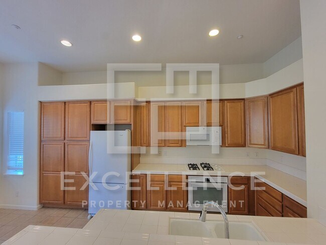 Building Photo - Spacious 3/2.5 Located In Communication Hills, With Two 1 Car Garages, W/D & Large Master Retreat