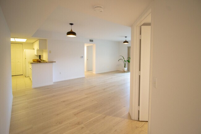 Foto del edificio - 1200 Crestwood Ct S