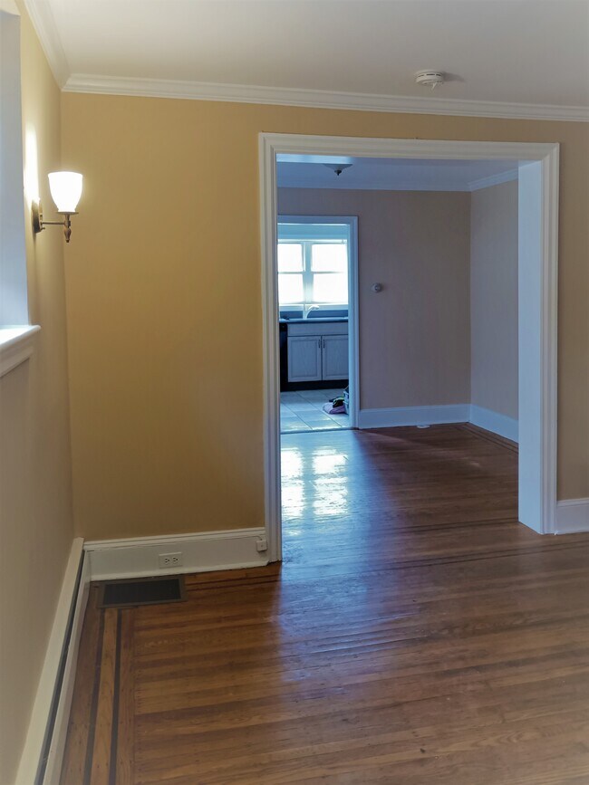Living / Dining - 1003 Barr Ln