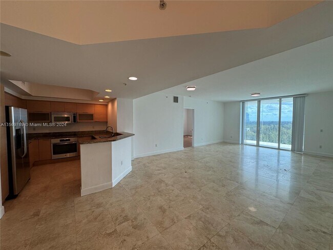 Building Photo - 15051 Royal Oaks Ln