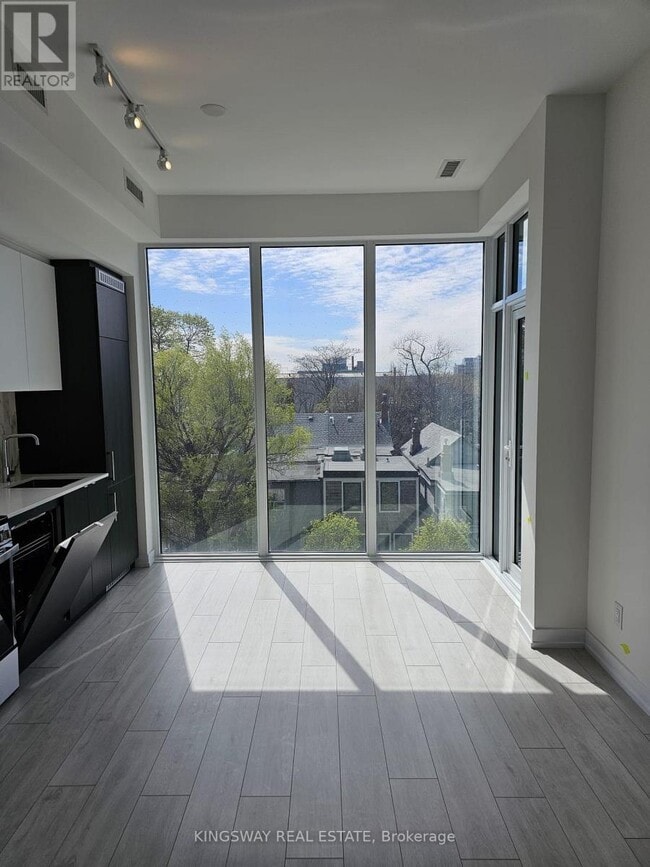 Photo du bâtiment - 500-500 Dupont St