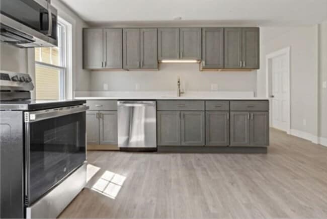 Building Photo - 1540 Purchase St