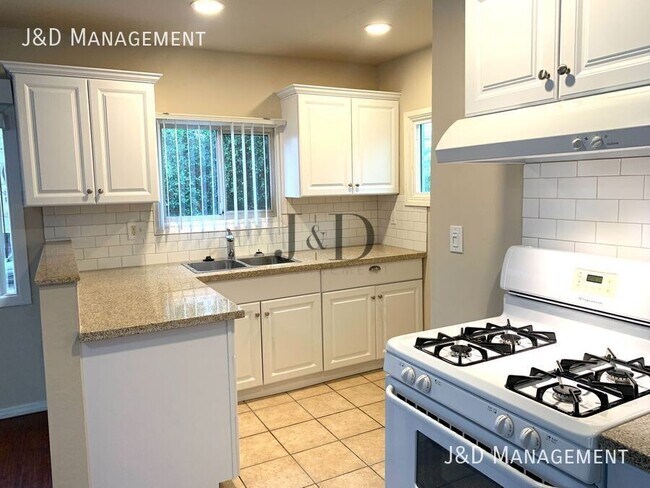 Foto del edificio - 8770 Lamar St