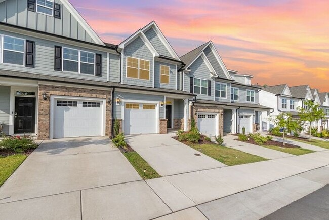 Building Photo - Wonderful 3 Bedroom 1 Car-Garage Townhouse...