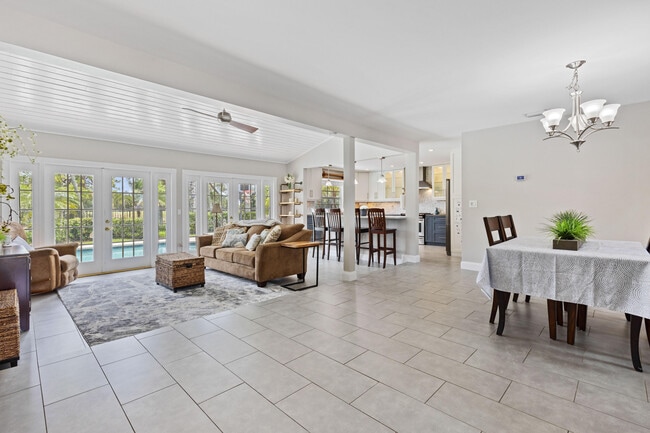 Building Photo - 4672 Palo Verde Dr