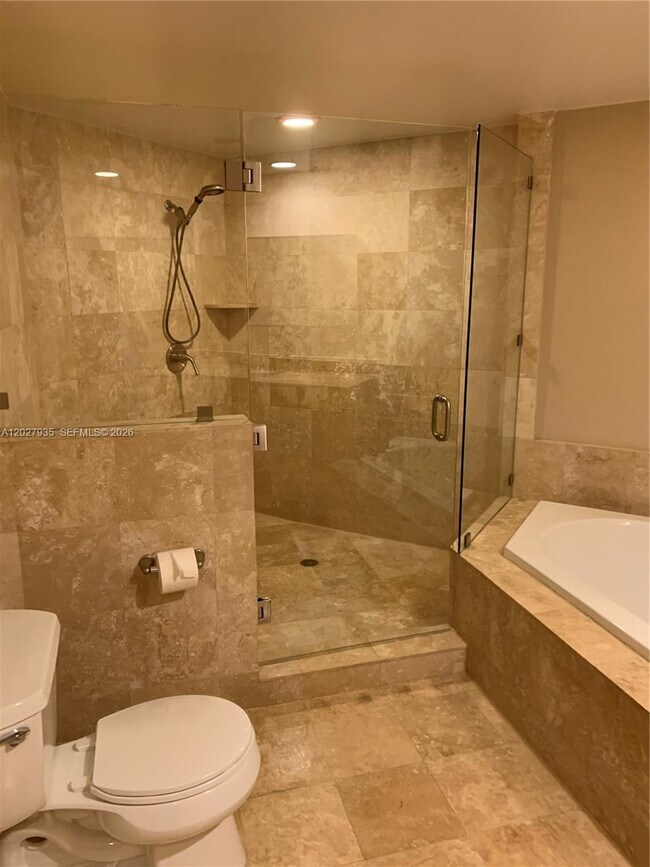 Foto del edificio - 1745 E Hallandale Beach Blvd
