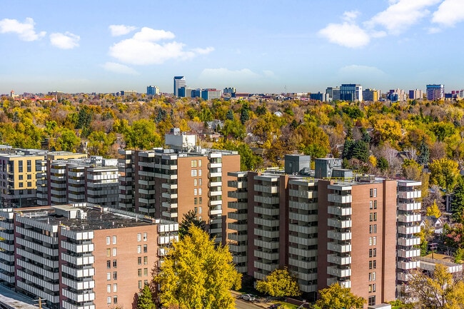 Building Photo - ReNew University Row
