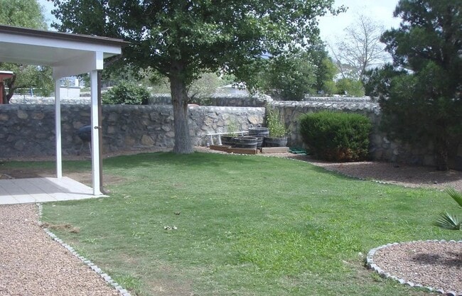 Foto del edificio - 746 Martha Gale Dr