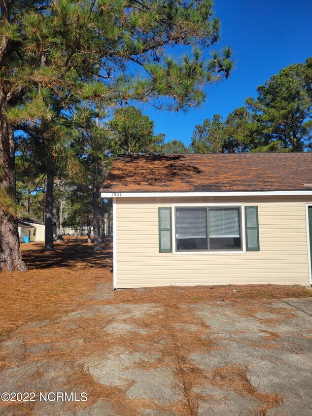 1921 Countrywood Blvd, Jacksonville, NC 28540 House Rental in