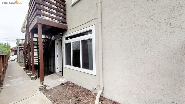 Building Photo - 980 Apgar St