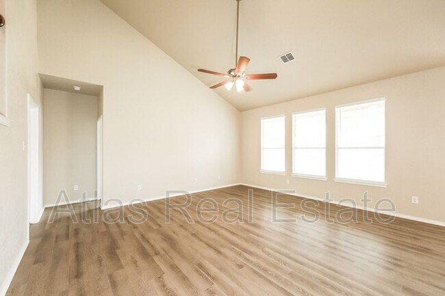 Foto del edificio - 5731 White Oak Cove