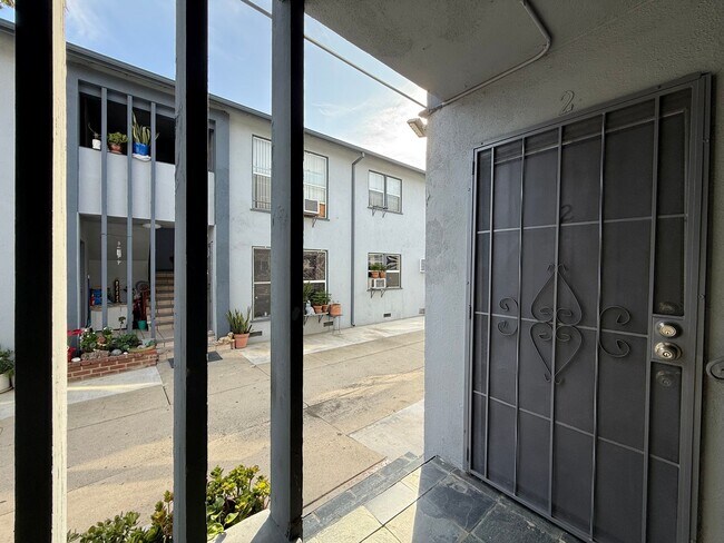 Building Photo - 7339 Woodman Ave