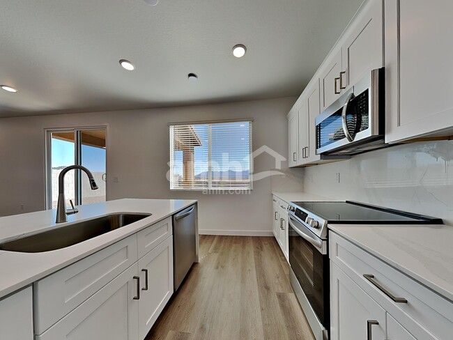 Foto del edificio - 9747 W Parkway Dr