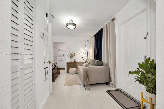 Foto del edificio - 2420 NW 22nd Rd