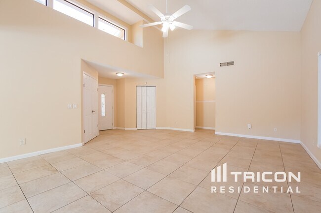 Foto del edificio - 1605 Long Pond Dr