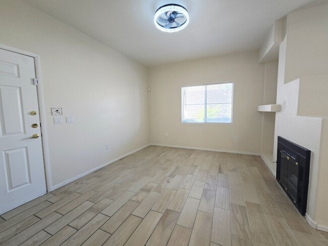Building Photo - BEAUTIFUL GATED COMMUNITY WITH CLUBHOUSE, COMMUNITY POOL, COMMUNITY SPA, EXERCISE ROOM. FIRST FLO...