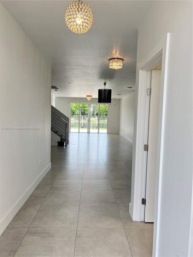 Foto del edificio - 6745 NW 103rd Ave