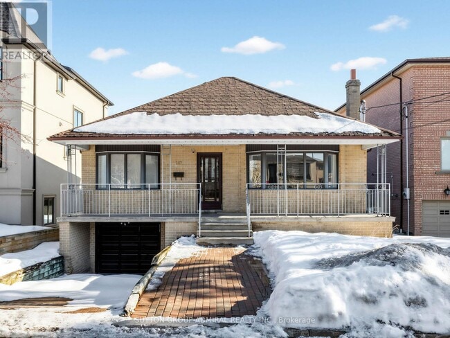 Photo du bâtiment - 157 Hillmount Ave