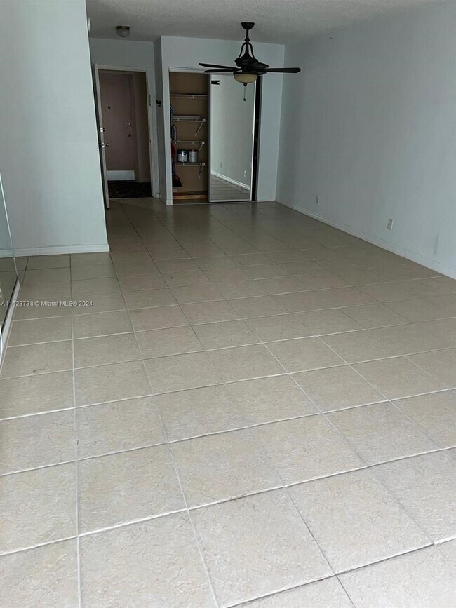 Foto del edificio - 480 Executive Center Dr