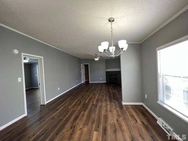 Foto del edificio - 8320 S Creek Rd