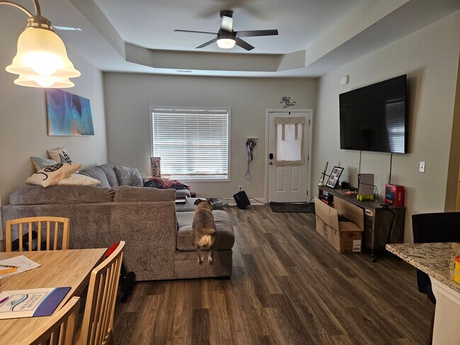 Foto del edificio - Beautiful 3 bedroom 2 bath unfurnished home in Hampstead