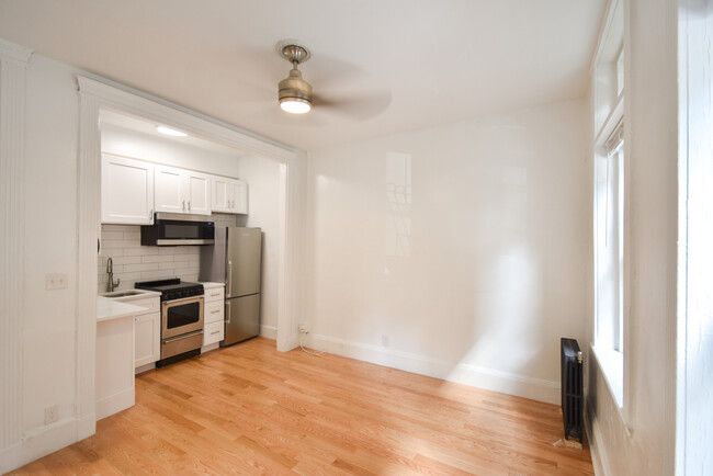 Building Photo - 128 Hemenway St
