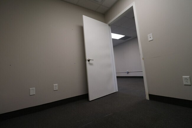 Foto del edificio - 5555 Pearl Road