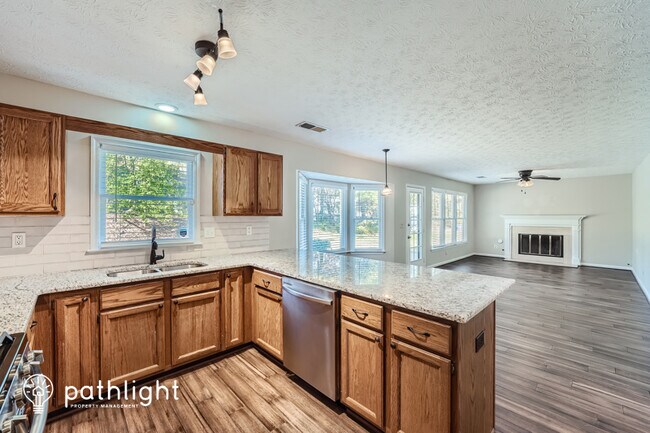 Building Photo - 10930 Pinehigh Dr, Alpharetta, GA, 30022
