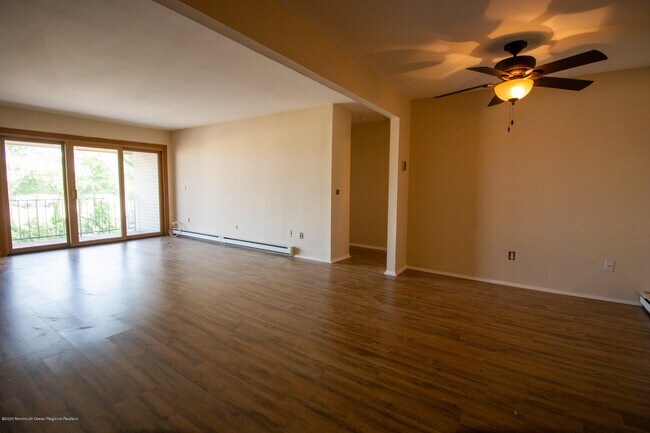 Building Photo - 330 Shore Dr