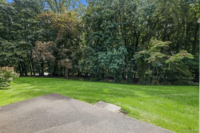Foto del edificio - 5 Meadowlark Cir