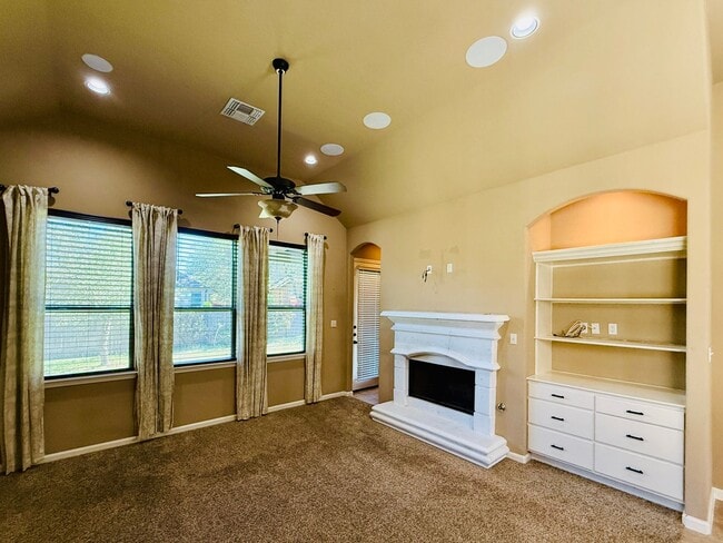 Foto del edificio - Stunning  single-story home in a highly desirable neighborhood!