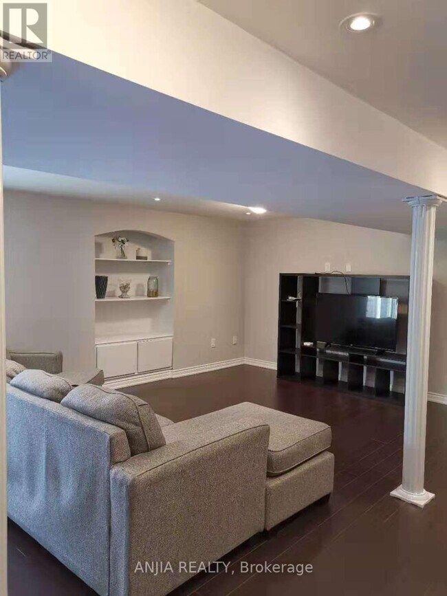 Building Photo - 11 Luce Dr