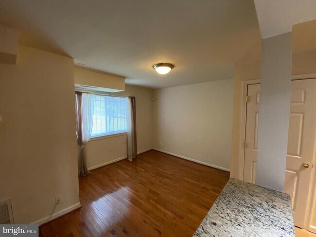 Foto del edificio - 7512 Hawthorne St