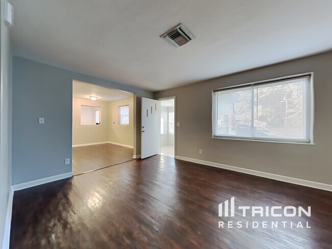 Building Photo - 406 4th Ave NW