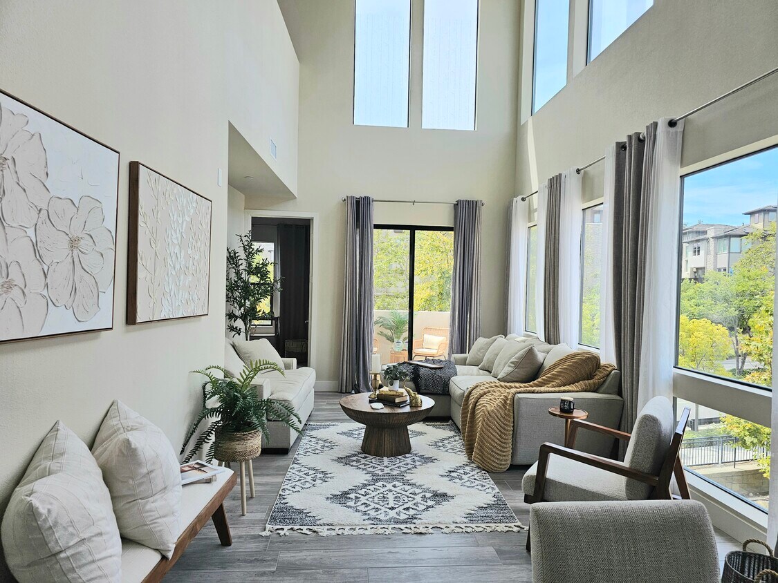 Foto principal - 8536 Aspect Dr