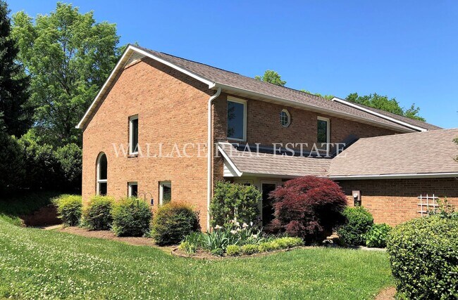 Foto del edificio - FARRAGUT 3 BDRM / 2.5 BATH CONDO WITH PRIV...