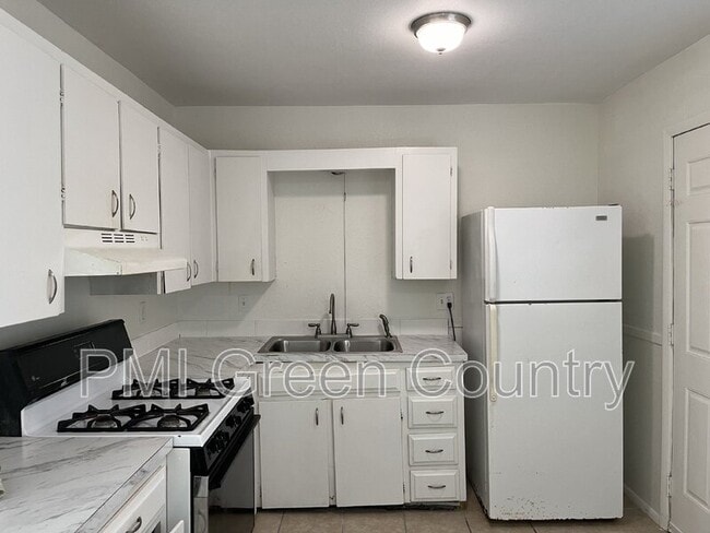 Foto del edificio - 1412 S 73rd E Ave