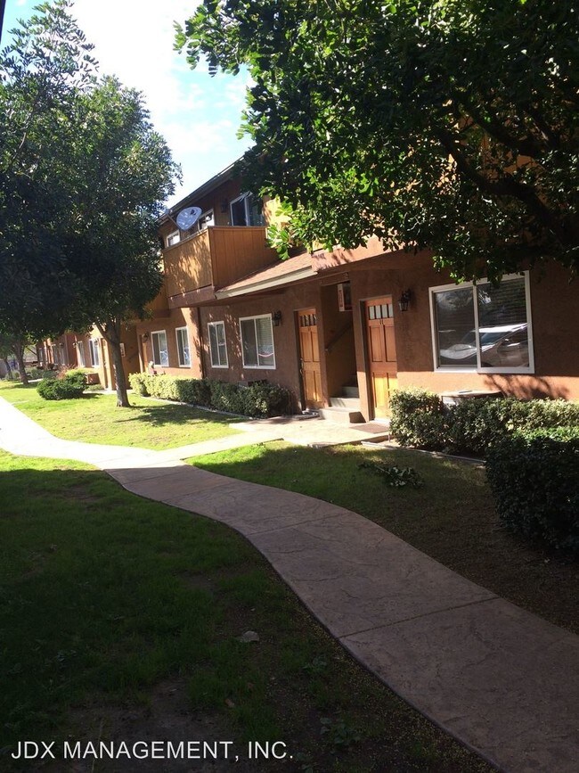 Foto del edificio - 2 br, 2 bath House - 390 N. 1ST STREET, #11