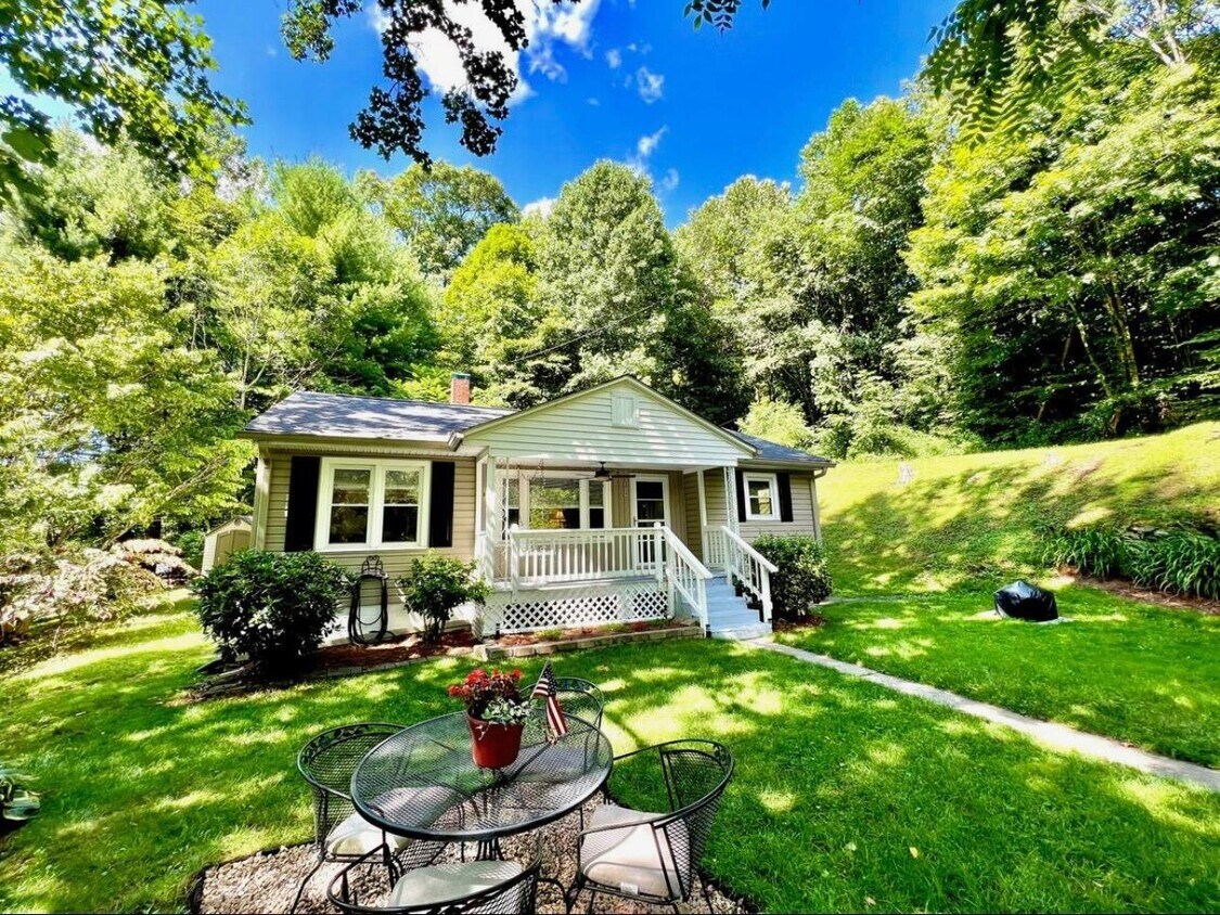 Foto principal - 824 S Big Horse Creek Rd
