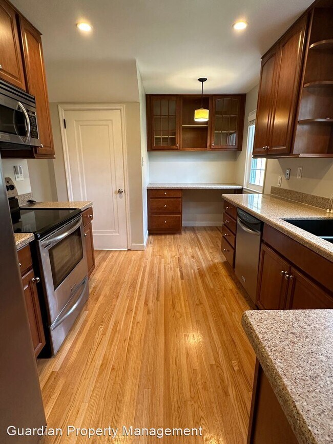 Building Photo - 3 br, 4 bath House - 5513 Newton Ave S
