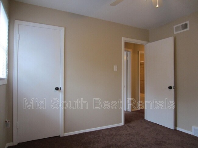 Building Photo - 3231 Aden St