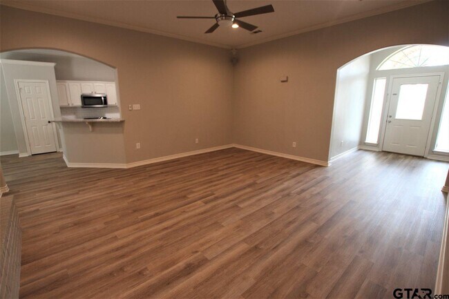 Foto del edificio - 8203 Purdue Dr